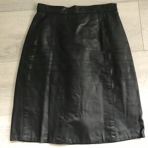 Vtg Black Leather Skirt Size 7/8